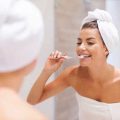 Ополаскивание полости рта – почему это важно и какие средства помогут избавиться от бактерий